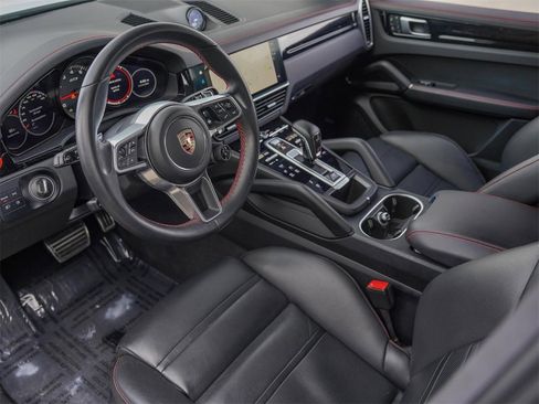 Used 2023 Porsche Cayenne GTS image 4