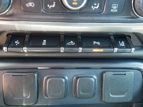 Used 2015 Chevrolet Silverado 1500 LTZ w/ LTZ Plus Package AWD/4WD image 33