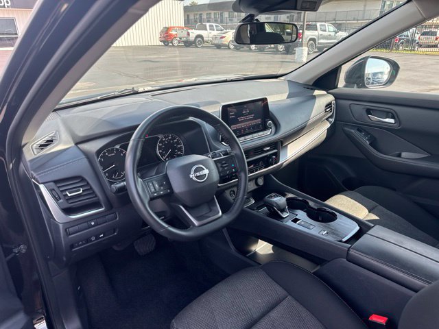 Used 2025 Nissan Rogue SV FWD image 11