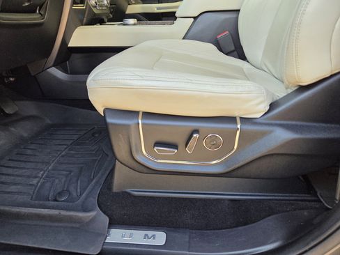 Used 2021 Ford Expedition Platinum image 31