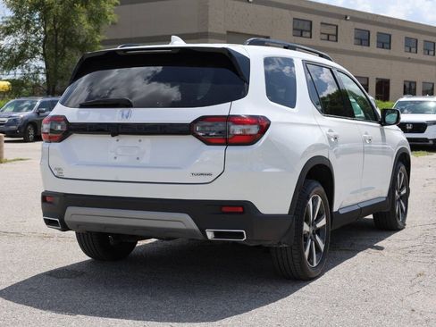 Used 2024 Honda Pilot Touring image 9
