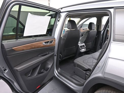 New 2026 Volkswagen Atlas SE image 37