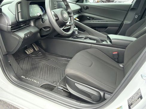 Certified 2025 Hyundai Elantra Sport image 9