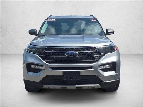 Used 2022 Ford Explorer XLT w/ Equipment Group 202A AWD/4WD image 2