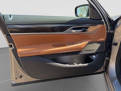 Used 2022 BMW 740i RWD image 9
