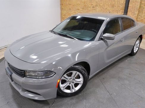 Used 2019 Dodge Charger SXT RWD image 2