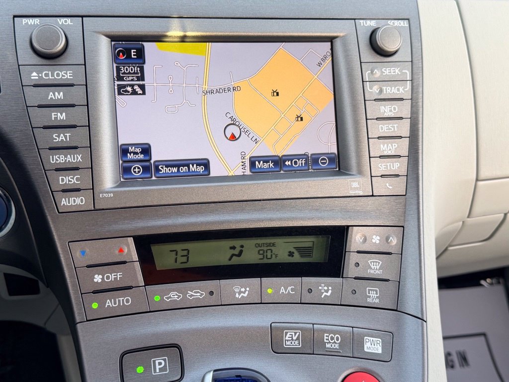 Used 2013 Toyota Prius Four w/ Deluxe Solar Roof Pkg FWD image 33