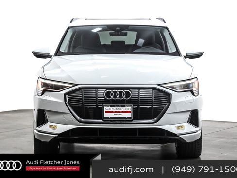 Used 2022 Audi e-tron Premium w/ Convenience Plus Package image 3