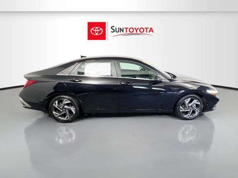 Used 2024 Hyundai Elantra Limited FWD image 2