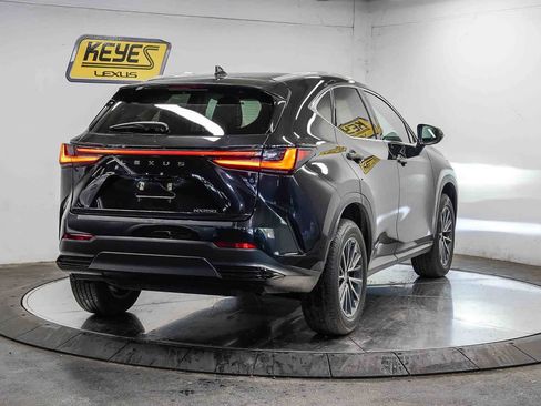 Used 2025 Lexus NX 250 FWD image 4