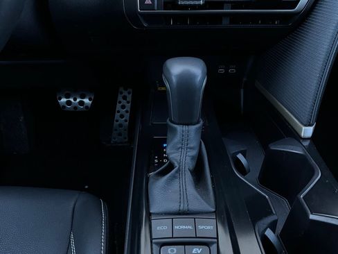 Used 2025 Toyota Camry SE image 24