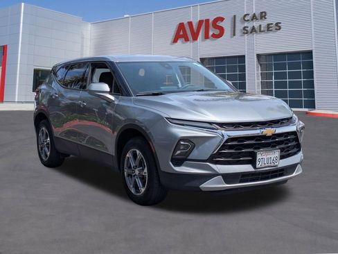Used 2025 Chevrolet Blazer LT AWD/4WD image 3