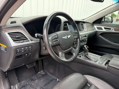 Used 2015 Hyundai Genesis 5.0 RWD image 16