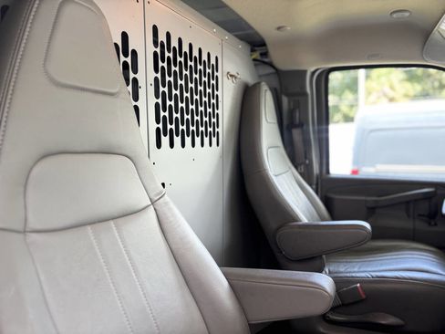 Used 2023 GMC Savana 2500 2500 3dr Extended Cargo Van image 9