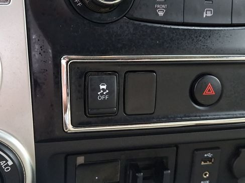 Used 2017 Nissan Titan SV AWD/4WD image 26