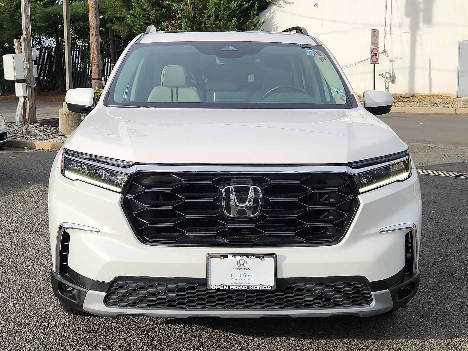 Certified 2023 Honda Pilot Touring image 2