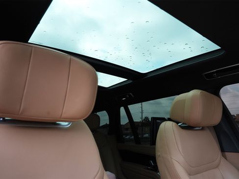 Used 2025 Land Rover Range Rover Long Wheelbase Autobiography image 25