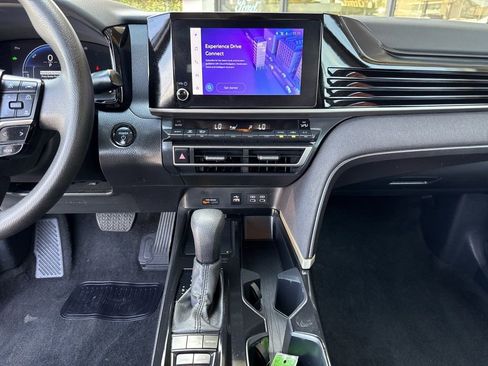 Used 2025 Toyota Camry XSE FWD image 18