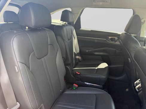 Certified 2025 Kia Sorento EX AWD/4WD image 18