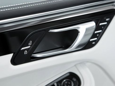 New 2026 Porsche Macan Turbo image 19