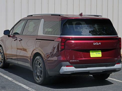 Used 2025 Kia Carnival EX FWD image 54