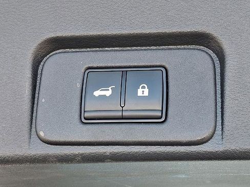 Certified 2023 Nissan Rogue Platinum image 30