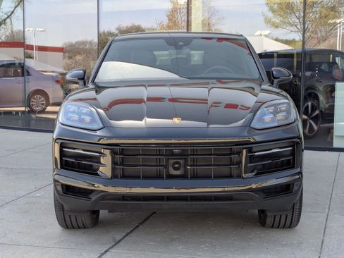 Certified 2025 Porsche Cayenne image 6