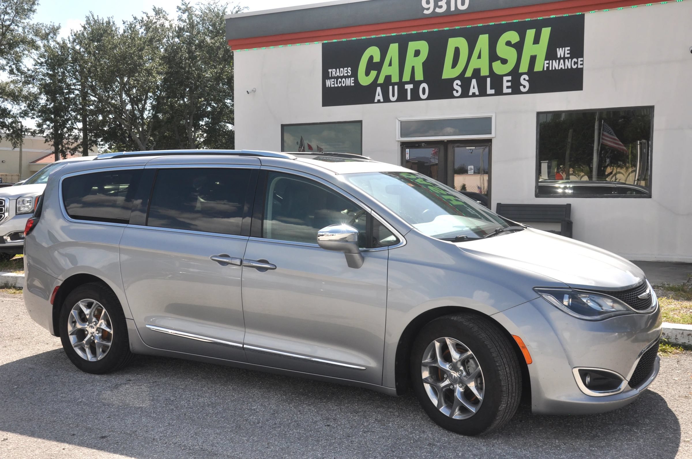 Used 2018 Chrysler Pacifica Limited FWD image 13