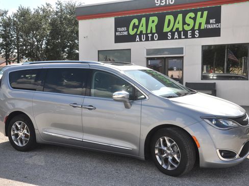 Used 2018 Chrysler Pacifica Limited FWD image 13