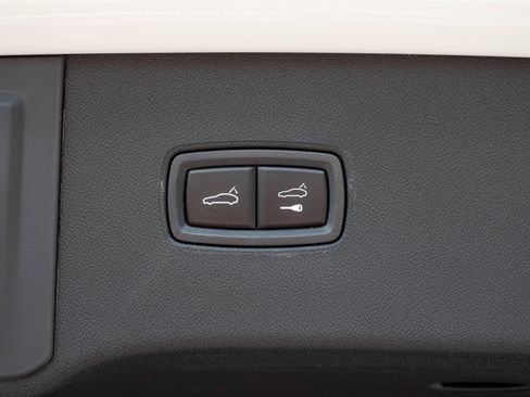 Certified 2026 Porsche Cayenne AWD/4WD image 32