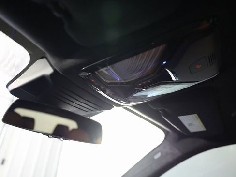 Used 2025 BMW X7 M60i w/ Executive Package image 38