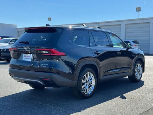 Used 2024 Toyota Grand Highlander AWD image 13