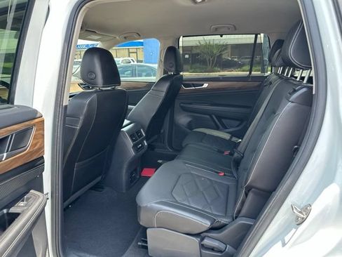 Used 2024 Volkswagen Atlas SE FWD image 9