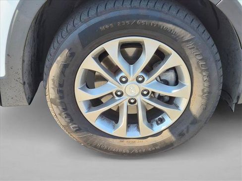 Used 2019 Hyundai Santa Fe SEL FWD image 21