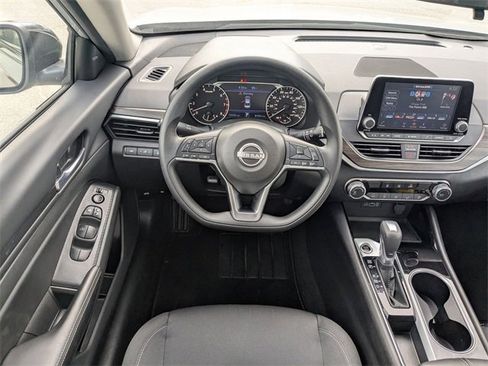 Used 2024 Nissan Altima 2.5 SV image 28