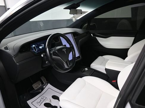 Used 2021 Tesla Model X Performance image 23
