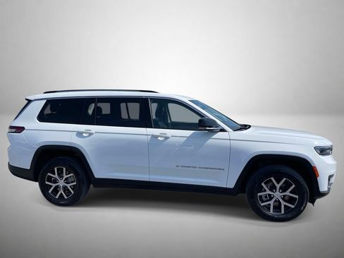 Used 2023 Jeep Grand Cherokee L Limited AWD/4WD image 2