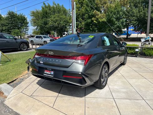 Used 2025 Hyundai Elantra SEL FWD image 11