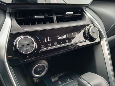 Used 2023 Toyota Venza LE image 23