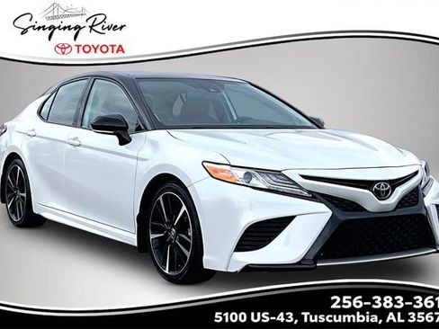 Used 2020 Toyota Camry XSE image 1