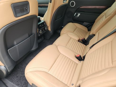 New 2026 Land Rover Discovery Dynamic SE AWD/4WD image 9