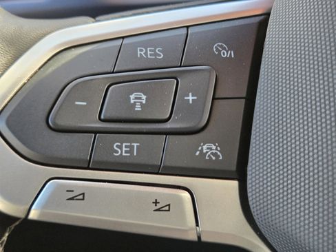 Used 2024 Volkswagen Taos SE image 14