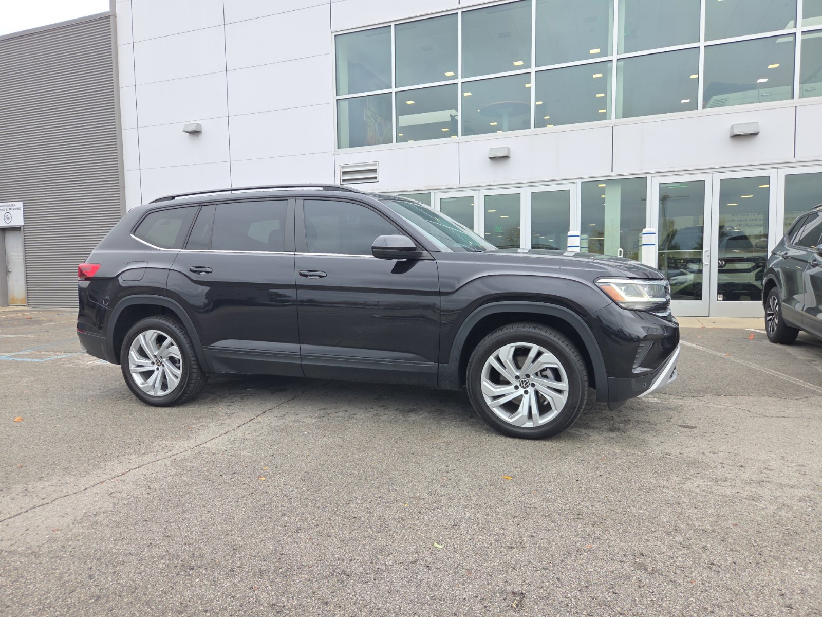 Used 2021 Volkswagen Atlas SE w/ Panoramic Sunroof Package AWD/4WD image 4