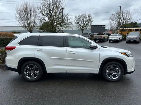 Used 2017 Toyota Highlander Limited Platinum image 8