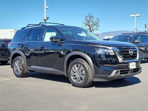 New 2025 Nissan Pathfinder SV image 15