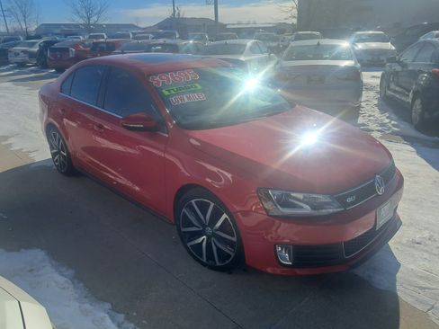 Used 2013 Volkswagen Jetta GLI Autobahn FWD image 3
