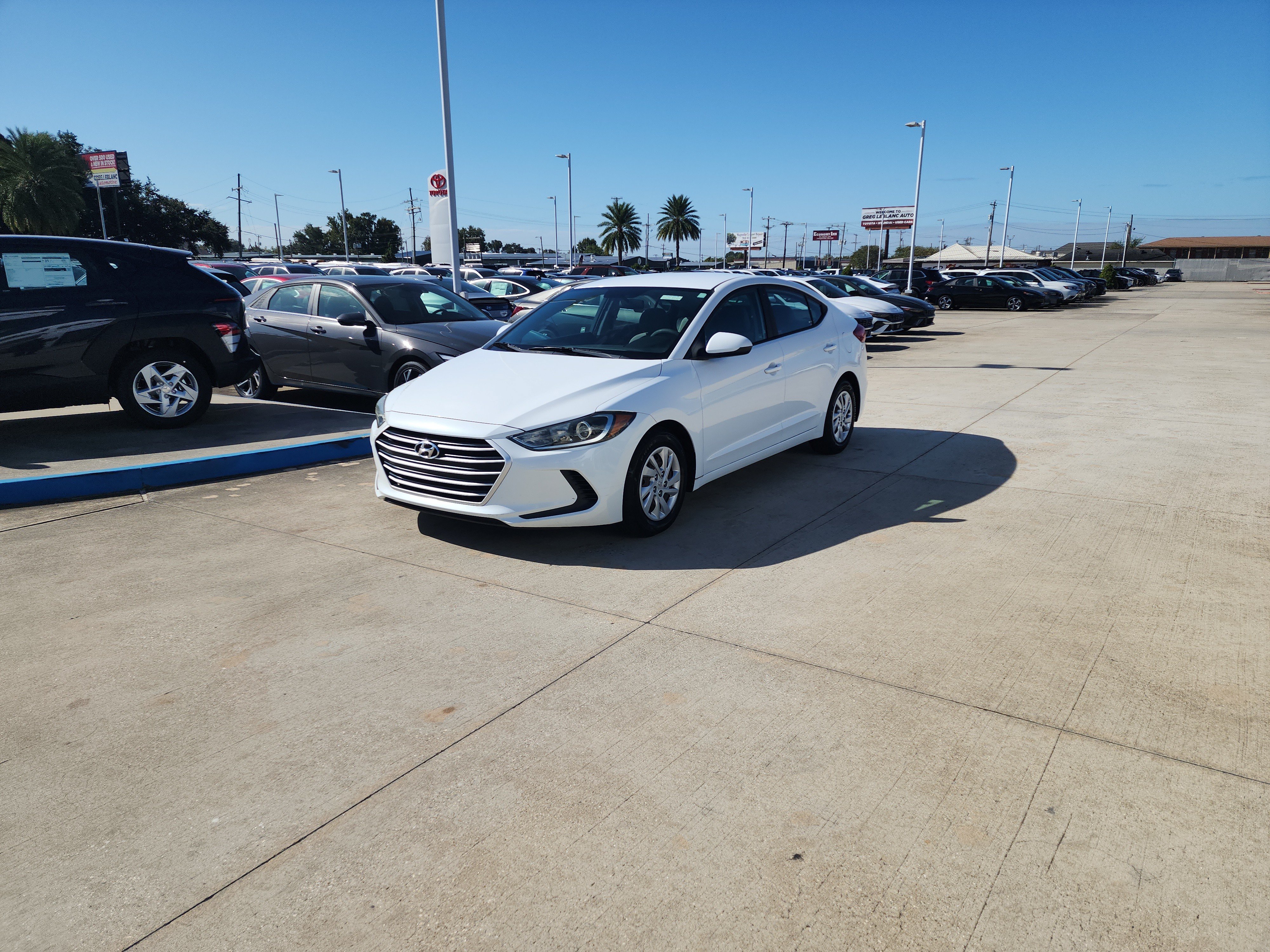 Used 2017 Hyundai Elantra SE FWD image 3