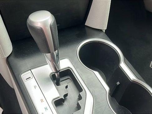 Used 2014 Toyota Camry LE image 16