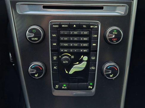 Used 2013 Volvo XC60 T6 R-Design Platinum image 28