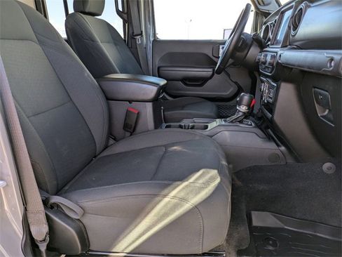 Used 2022 Jeep Gladiator Willys image 22